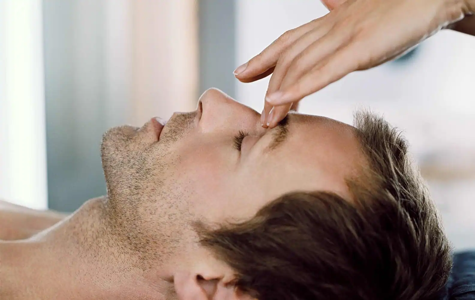 Подготовка к процедуре - Чистка носа для мужчин